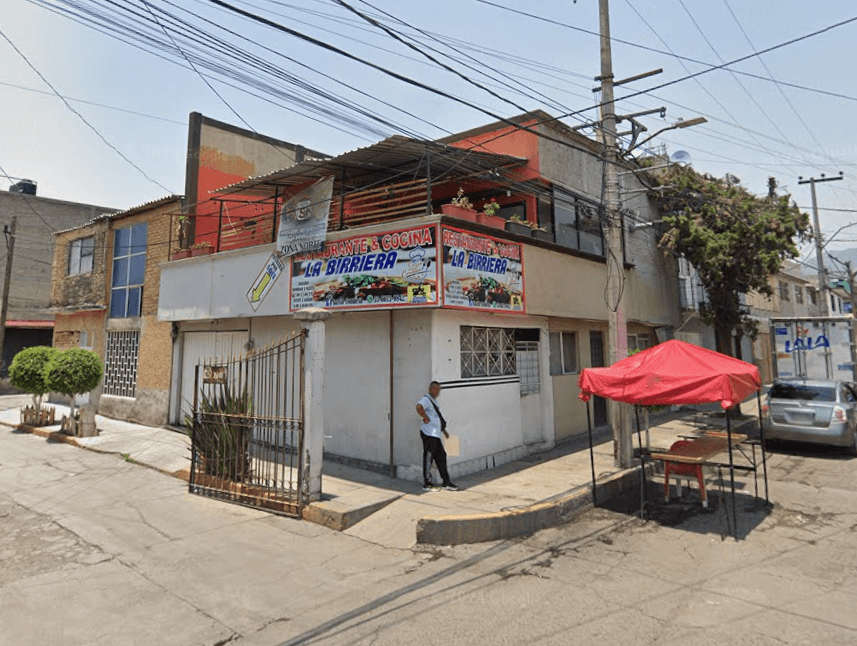 Casa en venta en Santa María Tulpetlac en esquina - foto 1