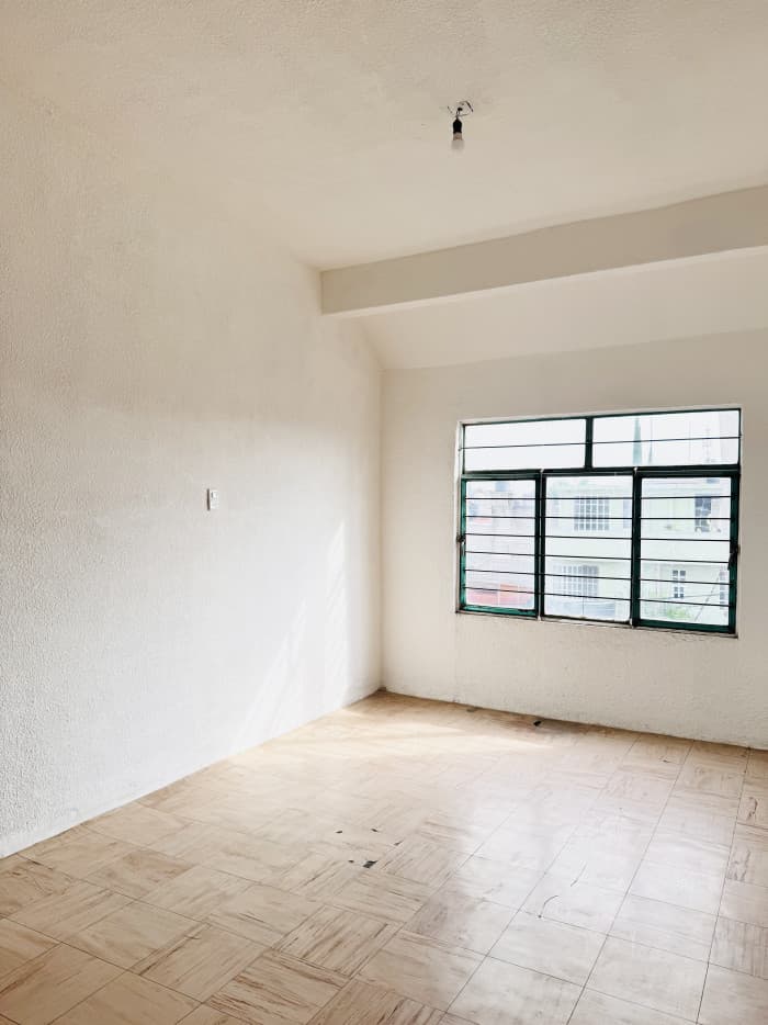 Casa en venta a una cuadra de metro Ecatepec - Estancia piso 1