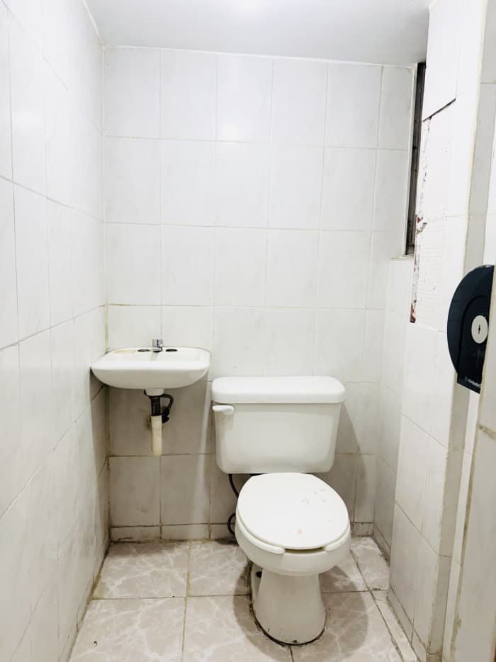 Casa en venta a una cuadra de metro Ecatepec - Medio baño piso 1