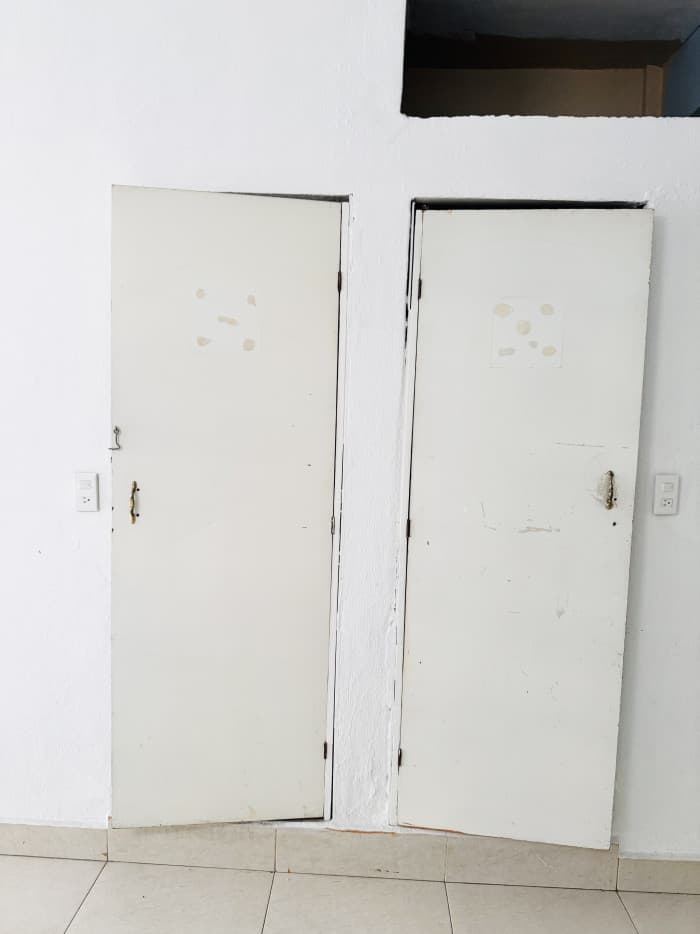 Casa en venta a una cuadra de metro Ecatepec - Acceso a medio baños piso 1