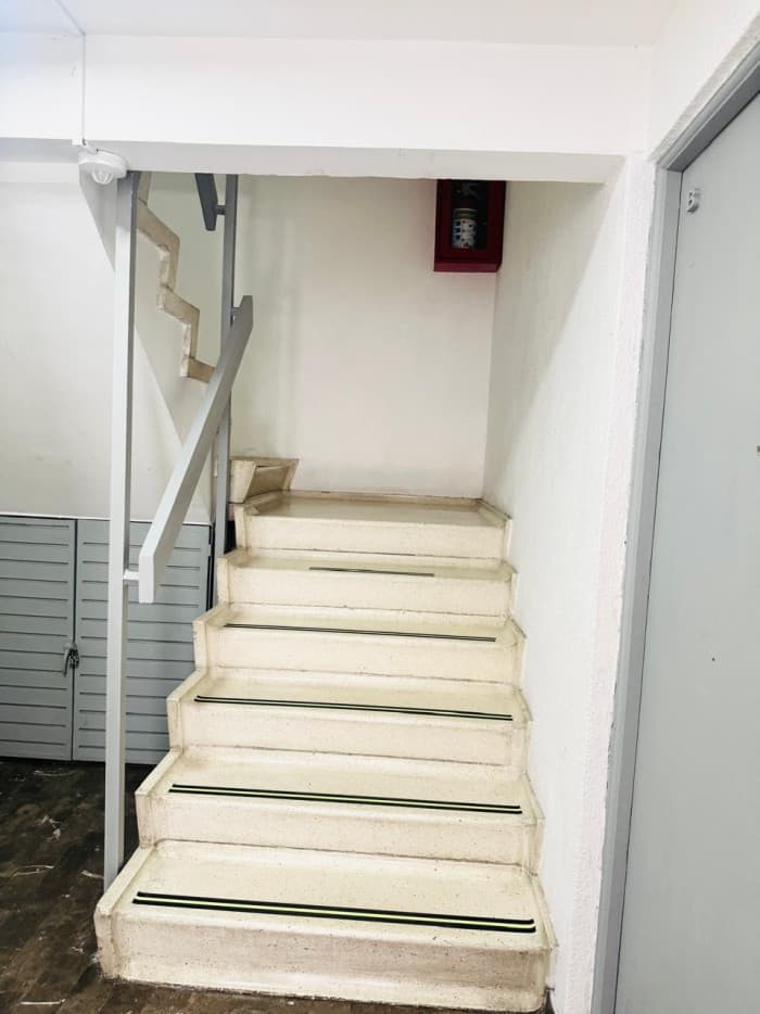 Departamento en venta en la colonia San Rafael - Escaleras