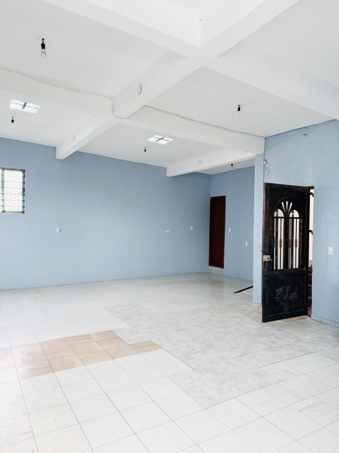 Casa en venta a una cuadra de metro Ecatepec - Estancia sala comedor piso 2