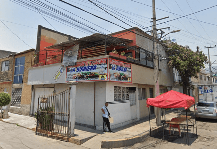 Casa en venta en Santa María Tulpetlac en esquina - foto 3