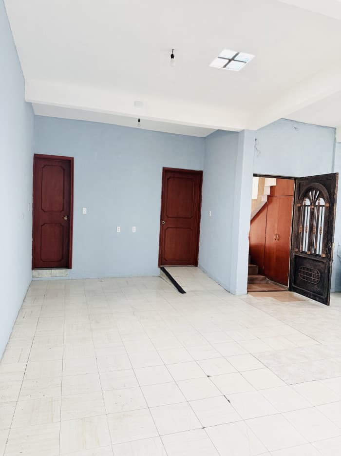 Casa en venta a una cuadra de metro Ecatepec - Estancia piso 2
