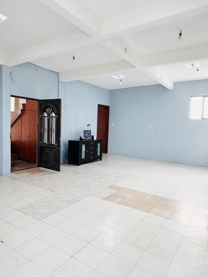 Casa en venta a una cuadra de metro Ecatepec - Estancia sala comedor de piso 2