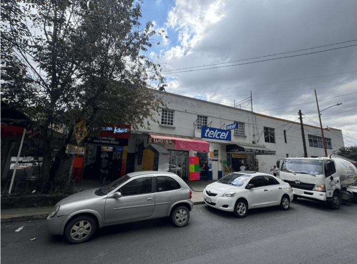 Casa con locales comerciales en venta Naucalpan - Fachada