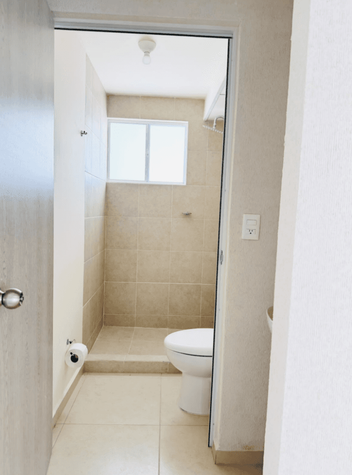 Departamento nuevo en planta baja en renta Ojo de Agua - Acceso a baño
